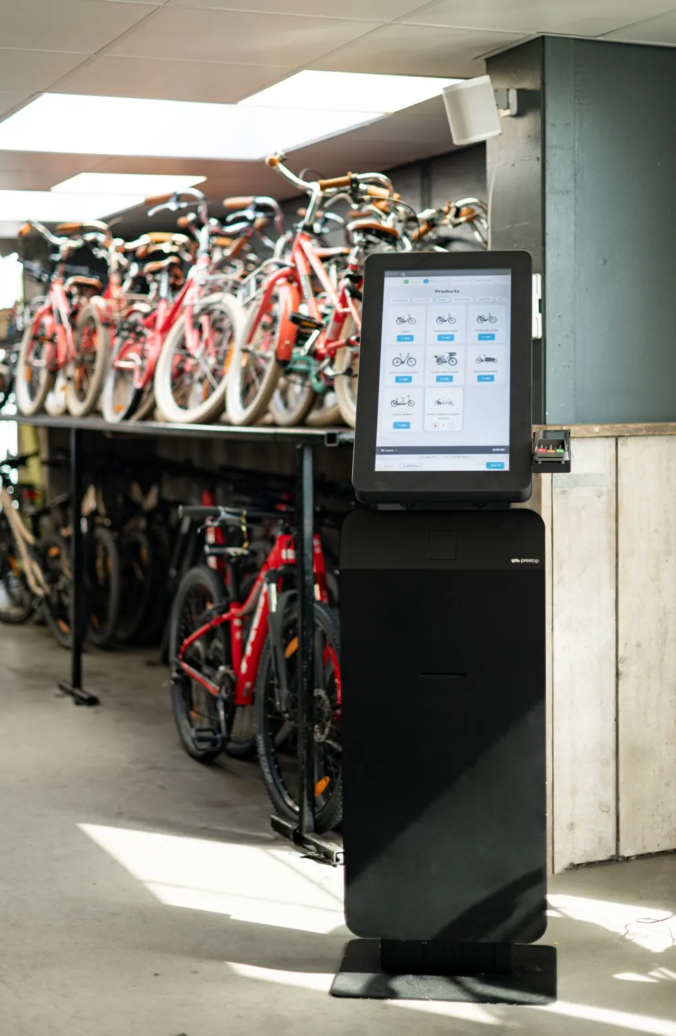 Vrijstaande verhuurkiosk in een fietsenwinkel